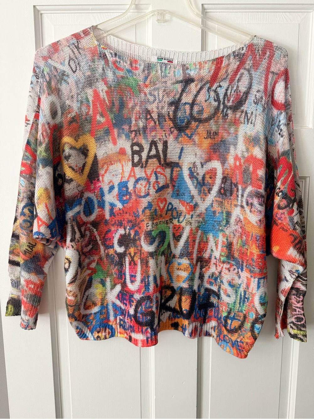 Italian sweater with graffiti images